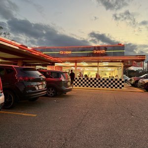Lee's Drive In